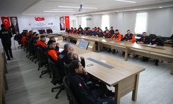 Van'da AFAD personeli, AA'nın 'Yılın Kareleri' oylamasına katıldı