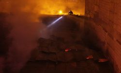 Van'da çıkan yangında 5 işyeri zarar gördü