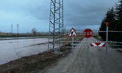 Afyonkarahisar'da sağanak nedeniyle dere yatağında çöküntü oluştu