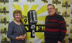 Afyonkarahisarlı çift kurdukları radyoda 31 yıldır dinleyicilerine sesleniyor