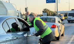 AK Parti milletvekilleri Aydın'da iftara yetişemeyenlere ikramlık dağıttı