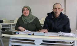 Amasya'da 30 yıllık evli çift birlikte okuma yazma öğreniyor