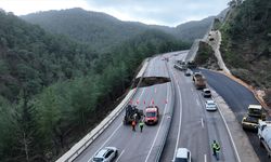 Antalya'da Kumluca-Kemer kara yolu göçük ve heyelan nedeniyle kısmen ulaşıma kapatıldı