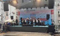 Bahçelievler Belediyesinin düzenlediği festivalde 5 ton hamsi dağıtıldı
