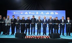 Bakan Kacır, Malatya'da depremzede sanayiciler için yapılan iş yerlerinin anahtar teslimine katıldı: