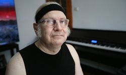 Besteleriyle hayata bağlanan görme engelli Öztürk'ün hedefi albüm çıkarmak