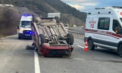 Bilecik'te devrilen hafif ticari araçtaki 4 kişi yaralandı