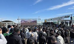 Bingöl'de cezalı takımlarının maçını stat dışında dev ekrandan izlediler