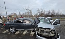 Bingöl'de iki otomobilin çarpıştığı kazada 1 kişi öldü, 5 kişi yaralandı