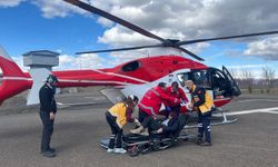 Bingöl'de yolu kardan kapanan mezradaki hasta helikopter ambulansla hastaneye ulaştırıldı