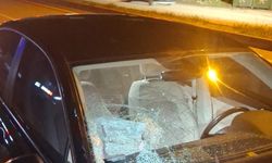 Bodrum'da karıştığı kazadan yara almadan kurtulan sürücü otomobilin çarpması sonucu ağır yaralandı