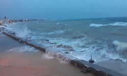 Çanakkale'de kuvvetli fırtına hayatı olumsuz etkiledi