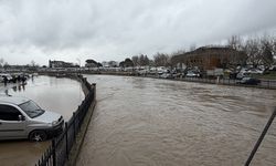 Çanakkale'nin Biga ilçesinde debisi yükselen Kocabaş Çayı taştı