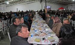 Çanakkale'nin Evreşe beldesinde vatandaşlar 2 bin kişilik iftar programında buluştu