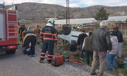 Çankırı'da şarampole devrilen hafif ticari araçtaki 4 kişi yaralandı