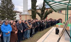 Cenazesine gittikleri kişiyle yan yana defnedildiler