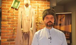 Çerkezler kalabalık iftar sofralarında geleneksel yemeklerin ve hatıraların etrafında toplanıyor