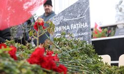 Depremde yaşamını yitiren AA muhabiri Burak Milli, Hatay'daki mezarı başında anıldı