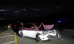 Elazığ'da iki otomobilin çarpışması sonucu 3 kişi yaralandı