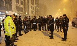 Erzurum polisi yoğun kar yağışında huzur ve güven için denetimde