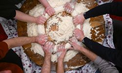 Erzurum Valisi Çiftçi kentin kış geleneği tel helvası yapımına katıldı