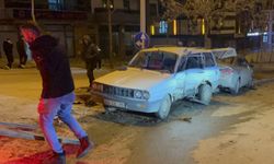 Eskişehir'de iki otomobilin çarpıştığı kazada 4 kişi yaralandı