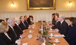 Filistin Devlet Başkanı Abbas, Oslo'da Norveç Başbakanı Store ile görüştü