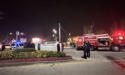 Gaziantep'te hafif ticari araç ile otomobilin çarpıştığı kazada 3 kişi yaralandı