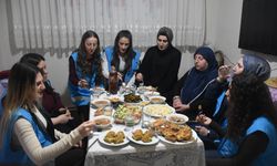 Gümüşhane'de üniversite öğrencileri ramazanda yaşlıları yalnız bırakmıyor