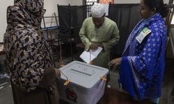 GÜNCELLEME 2-Bangladeş'te seçmenler, 2024'teki protestoların ardından ilk genel seçim için sandık başında