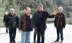 GÜNCELLEME - Antalya'da Kumluca-Kemer kara yolu göçük ve heyelan nedeniyle kısmen ulaşıma kapatıldı