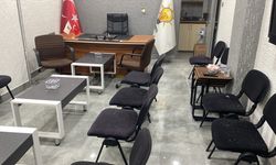 GÜNCELLEME - Balıkesir'de AK Parti Marmara İlçe Başkanlığı'na taşlı saldırıyla ilgili yakalanan zanlı tutuklandı