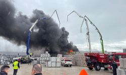 GÜNCELLEME - Balıkesir'de yapı malzemeleri deposunda çıkan yangın söndürüldü