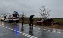 GÜNCELLEME - Mardin'de tır ile otomobilin çarpıştığı kazada 2 kişi öldü, 3 kişi yaralandı