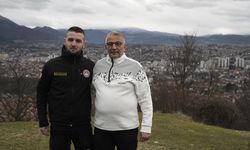 Hataylı depremzede, kendisini enkazdan kurtaran Boşnak arama kurtarma ekipleriyle 3 yıl sonra buluştu