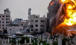 İsrail ordusu, ateşkese rağmen Gazze Şeridi'nde bir binayı hava saldırılarıyla yerle bir etti