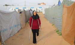 İsrail saldırılarında uzuvlarını kaybeden Filistinli kadın çadırda yaşam mücadelesi veriyor