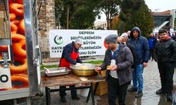 İzmir ve Uşak'ta, Kahramanmaraş merkezli depremlerde hayatını kaybedenler anıldı