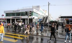 İzmir'de fırtına nedeniyle deniz taştı