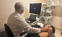 Kalp ameliyatı geçiren Bilal, sahalara dönüş müjdesini doktoruyla futbol oynayarak kutladı