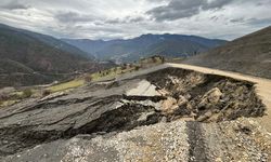 Karabük'te heyelan nedeniyle bir köy yolu ulaşıma kapandı