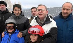 Kars'ta şehit ve gazi ailelerinin çocukları kayak öğreniyor