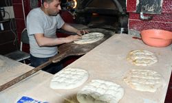 Kars'ta taş fırında ramazan pidesi mesaisi başladı