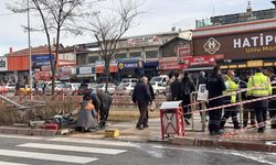 Kayseri'de otomobilin çarptığı tramvay durağındaki 3 yaya yaralandı