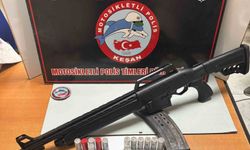 Keşan'da halıya sarılarak gizlenen ruhsatsız av tüfeği ele geçirildi