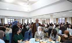 Kırgızistan'a lisans eğitimi için Türkiye'den gelen öğrenciler iftar heyecanını beraber yaşıyor