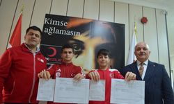 Kocaeli'de milli tenisçi kardeşler Gazze'ye bağış yaptı