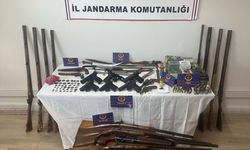 Manisa'da evinde çok sayıda silah ele geçirilen şüpheli yakalandı