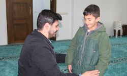 Manisa'da ilkokul öğrencisi biriktirdiği harçlığını camiye bağışladı