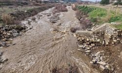 Manisa'da sağanak nedeniyle taşkın kontrol tesisi yıkıldı